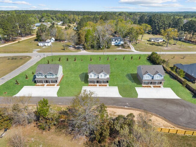 Building Photo - 102 Skye Dr