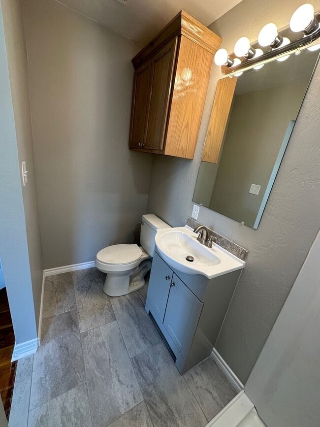 Building Photo - 2010 S Milam St