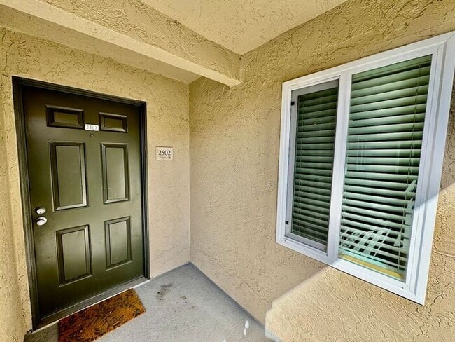 Building Photo - Beautifully Upgraded 2-Bedroom Condo in La Jolla Colony