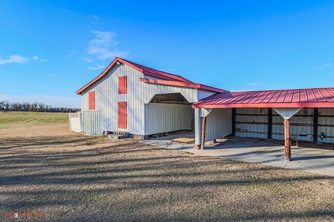 Building Photo - RENOVATED FARMHOUSE in Mt. Olive!