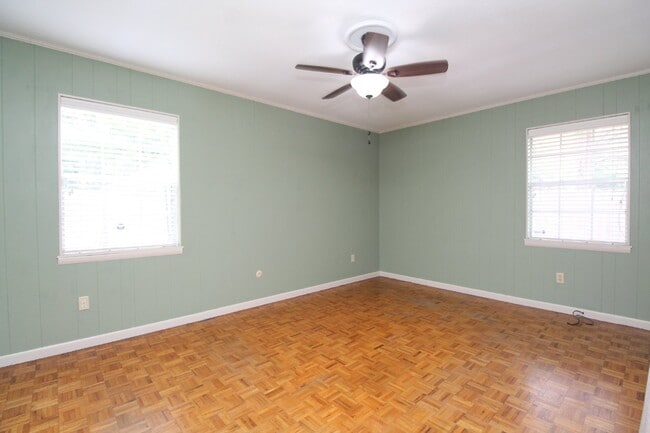 Building Photo - Beautiful 3BR Home in North Hill – Special: ½ Off Deposit for Active-Duty Military!