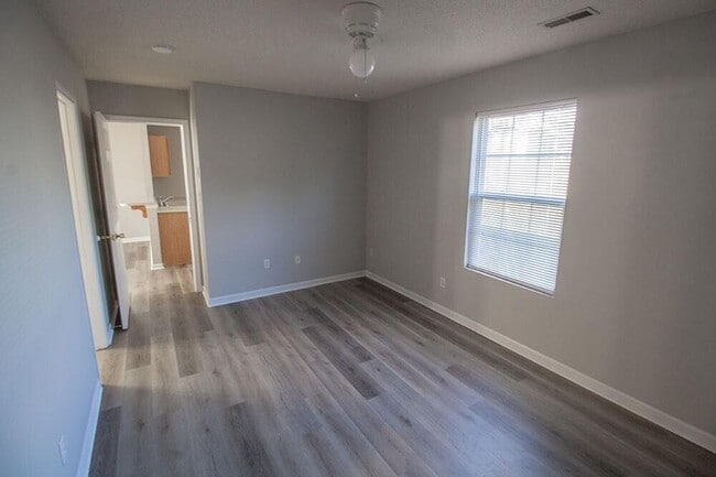 Building Photo - 2533 Northampton Dr