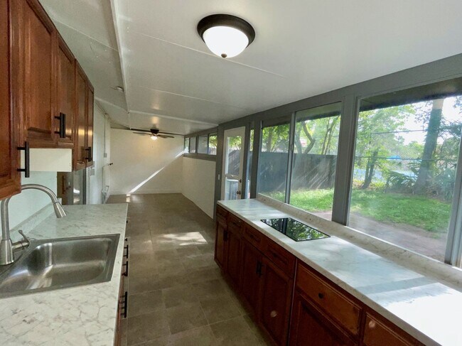 Building Photo - 1 Bed /1 Bath w/ Private Courtyard