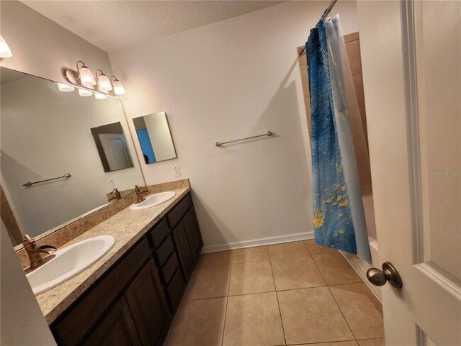 Building Photo - 1112 Hillhurst Dr