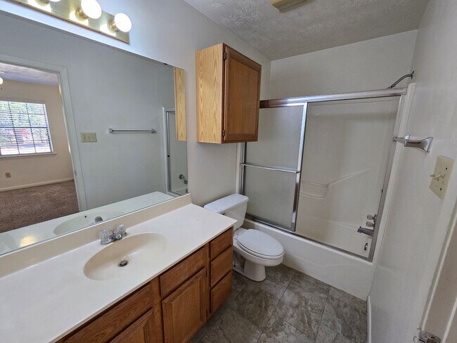 Building Photo - College Station - 3 bedroom / 2 bath 4 plex- downstair units.