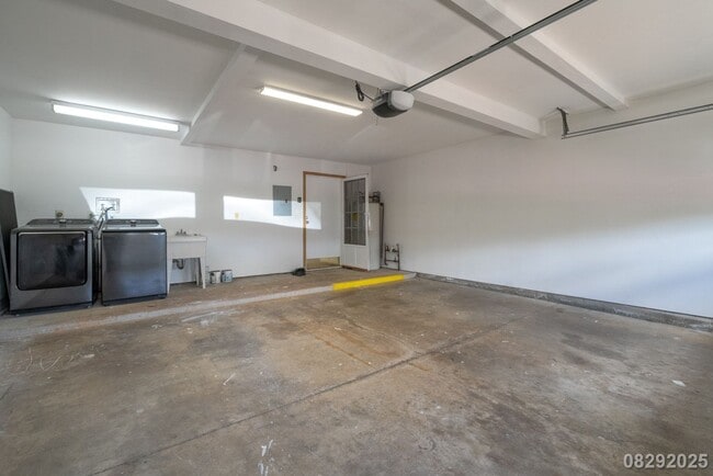 Building Photo - Spacious 3BR/2.5BA Mililani Townhome – $4,...