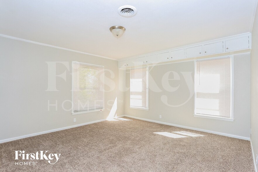 Building Photo - 1624 Oakland Blvd