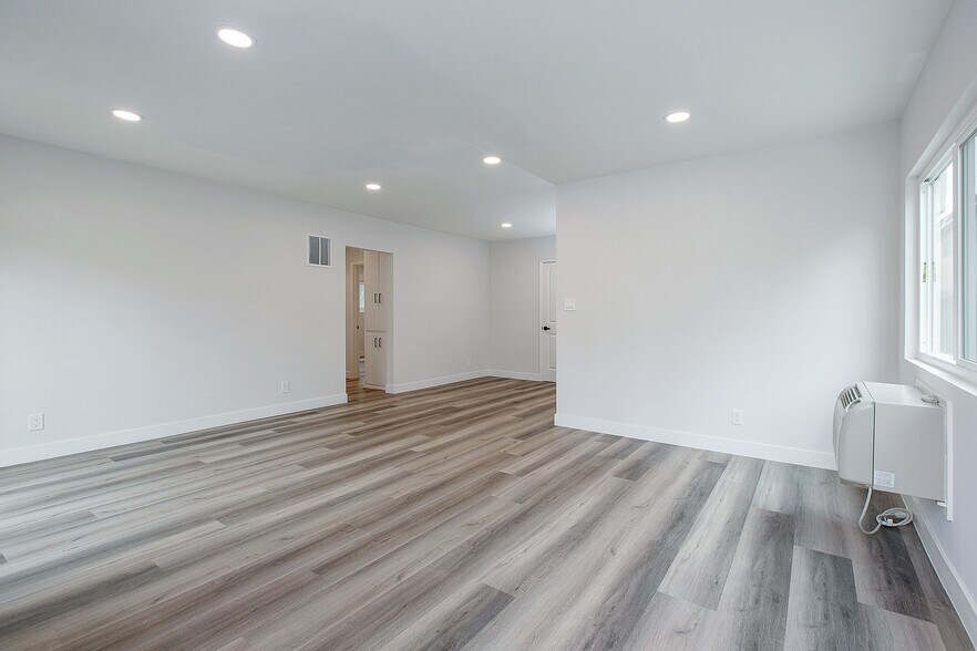 Unit 5 2 Bedroom - 3132 S Canfield Ave
