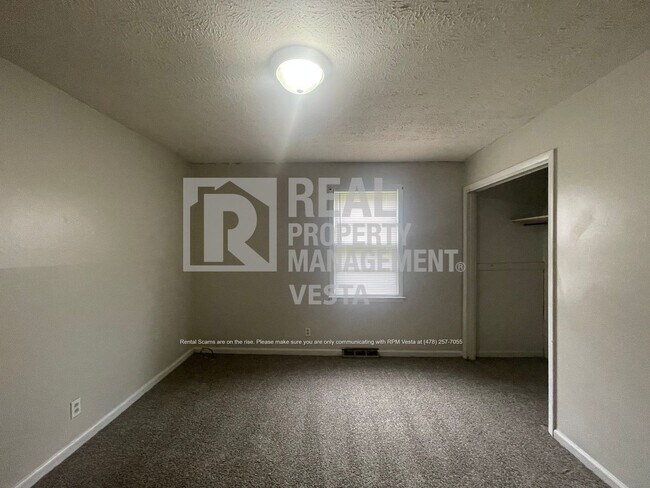 Building Photo - Solidly Built Three Bedroom House in West ...