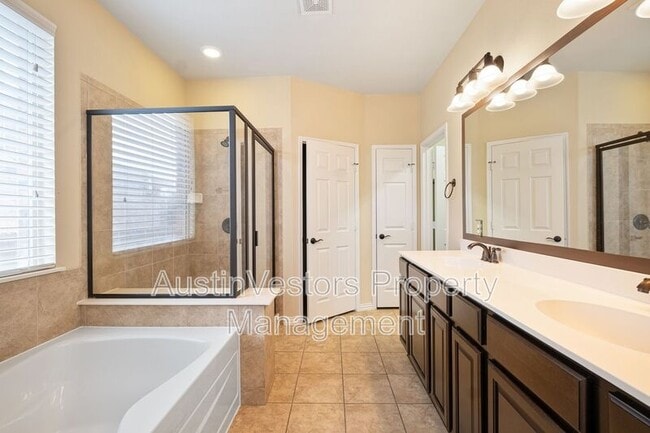 Building Photo - 2955 Angelina Dr