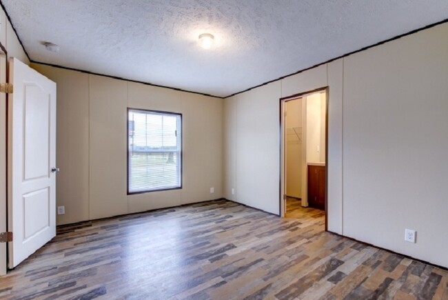 Building Photo - 106 Luart Dr
