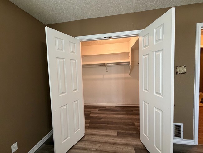 Building Photo - 261 County Rd