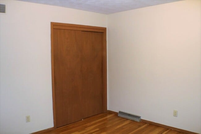 Building Photo - $2,200 | 4 Bedroom, 2 Bathroom House | No ...