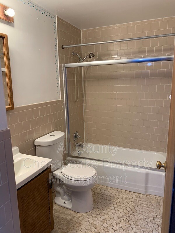 Building Photo - 4005 St Monica Dr
