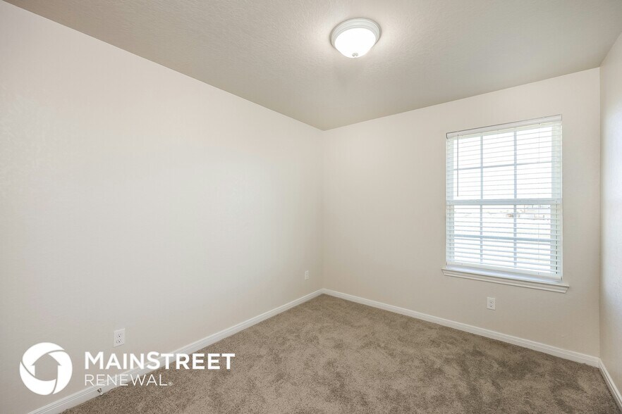 Building Photo - 6726 Sabinal