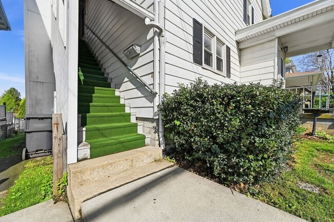 Building Photo - 125 S Clay St