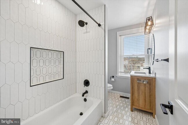 Building Photo - 4822 Ogle St