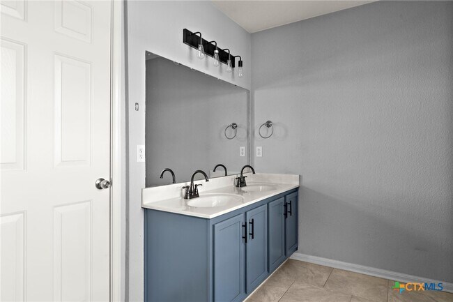 Building Photo - 3308 Catalina Dr