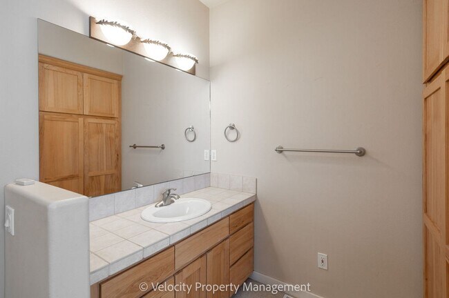 Building Photo - Single Level Home Near Rivers Edge Golf Course!