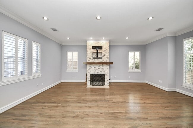 Building Photo - 5317 Feagan St