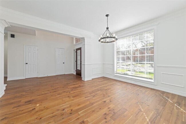 Building Photo - 2719 Oakland Dr
