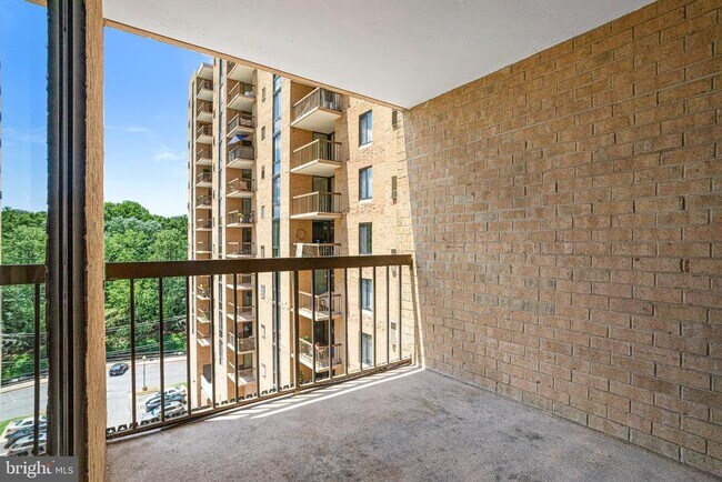 Building Photo - 4500 S Four Mile Run Dr