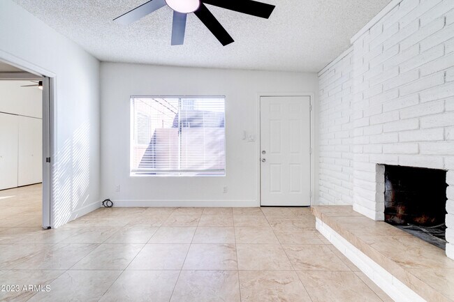 Building Photo - 1297 W 5th St