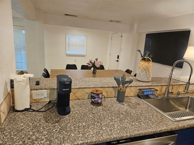 Building Photo - 812 Marlin St