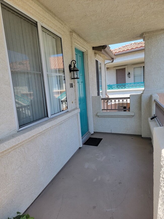 Building Photo - New Vinyl Flooring and Fresh Paint! 2 Bedr...