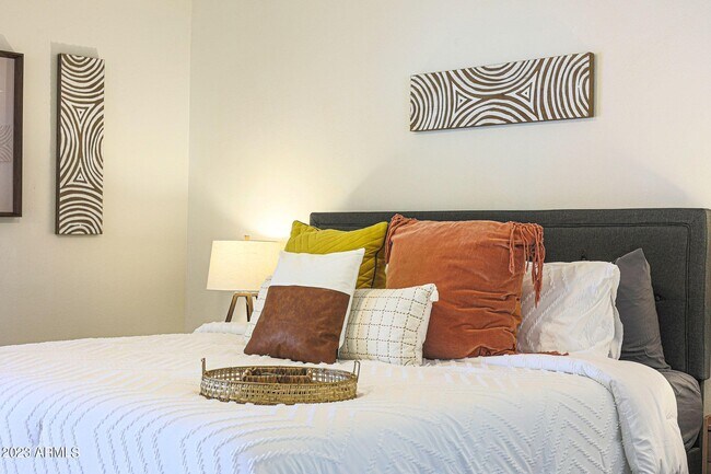 Building Photo - 421 Lila Cir