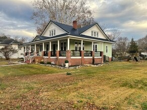 Building Photo - 705 E State St