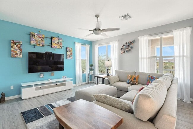 Building Photo - Beautiful condo with mountain views in gated community