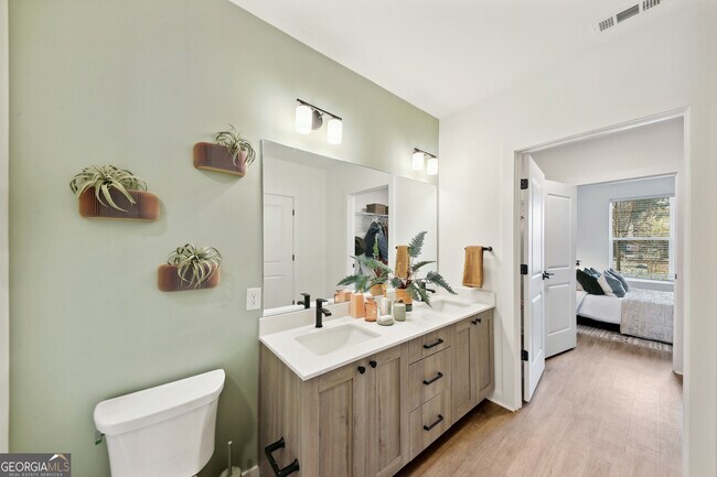 Building Photo - 2945 Cumberland Mall