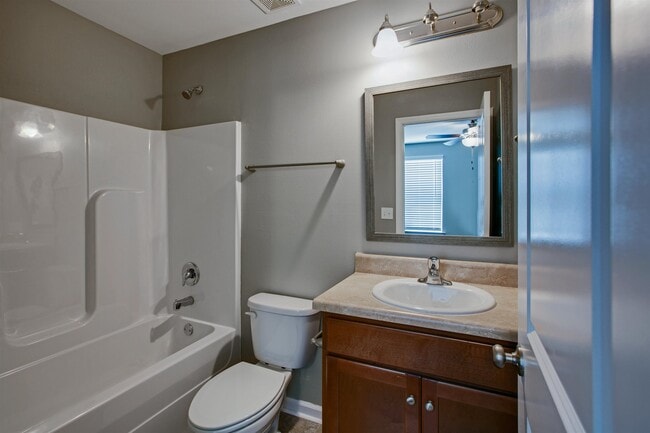 Building Photo - 2202 Cedarbrook Ct