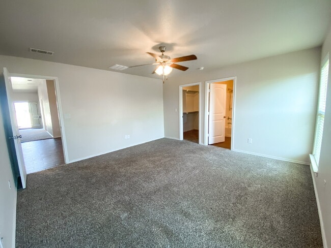 Building Photo - 3/2/2 Home in Windstone!