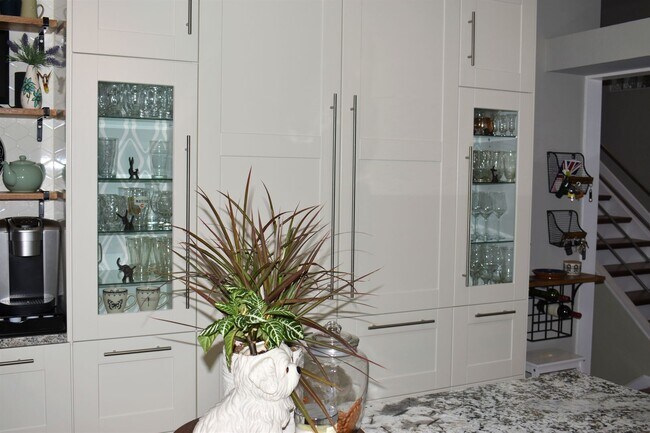 Building Photo - 1817 Tyler Ave