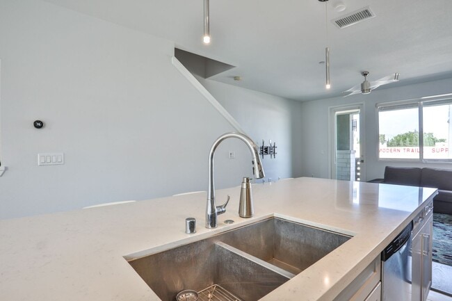 Building Photo - 3 bedroom 2.5 bath in Gated Community