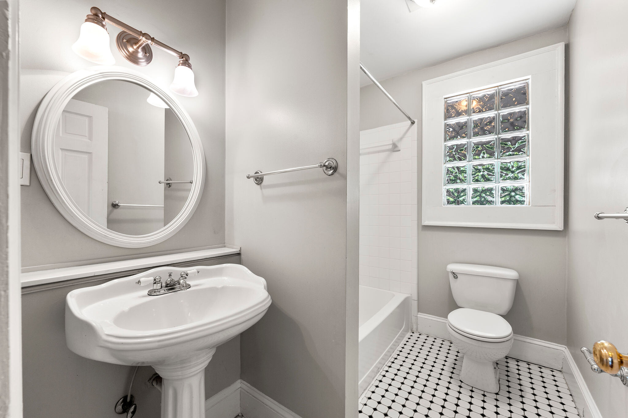 Ground floor bathroom - 121 Brower Street