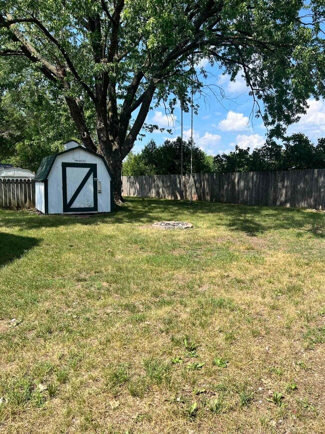 Building Photo - 906 S 7th St