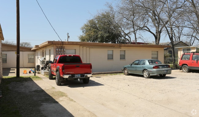 Building Photo - The Links Apts
