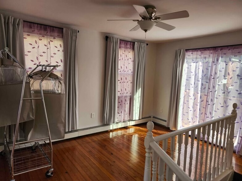 Building Photo - 501 W 21st St