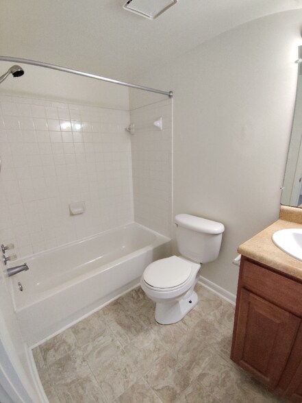 Building Photo - 600 Reusens Rd