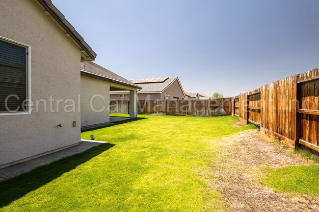 Building Photo - 4 Bedroom/3 Bath Home with Solar in Commun...