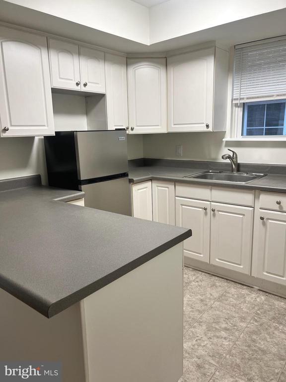 Building Photo - 362 Ripka St