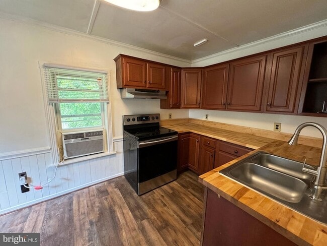 Building Photo - 1005 Manning Dr