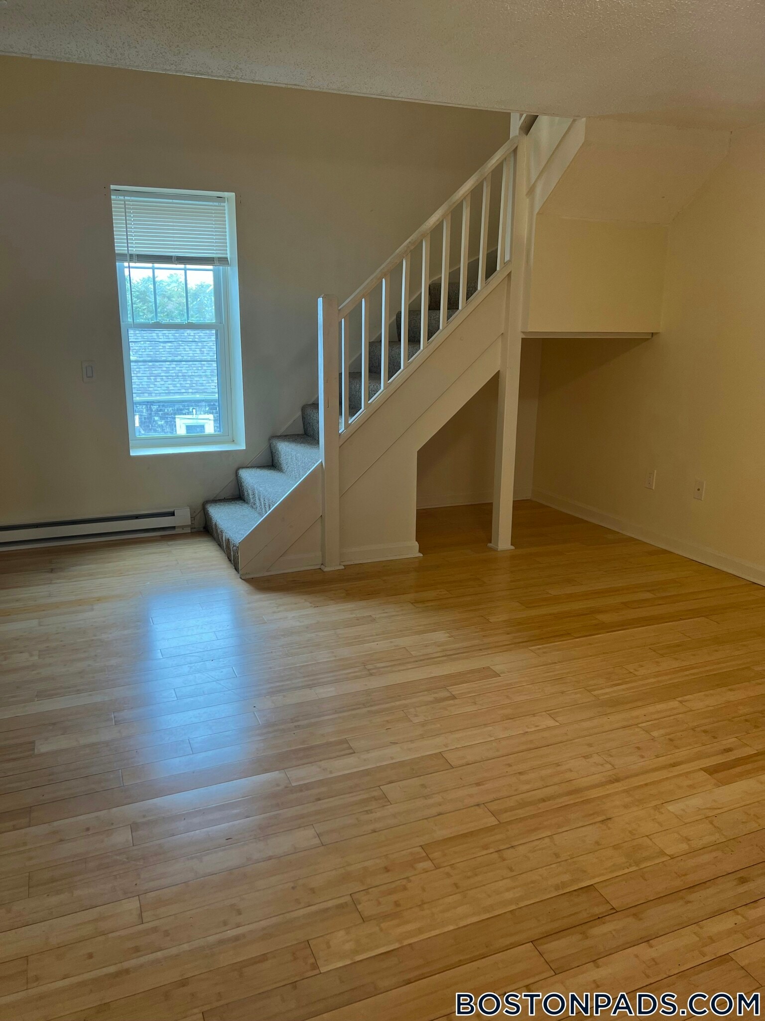 Building Photo - 357 Main St