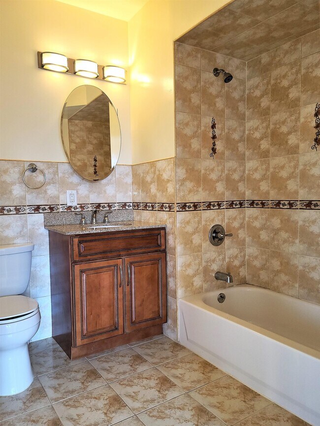 Building Photo - 1000 West St