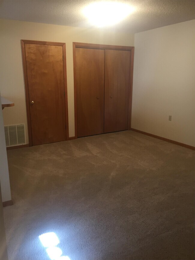 Building Photo - 3924 Overland Dr