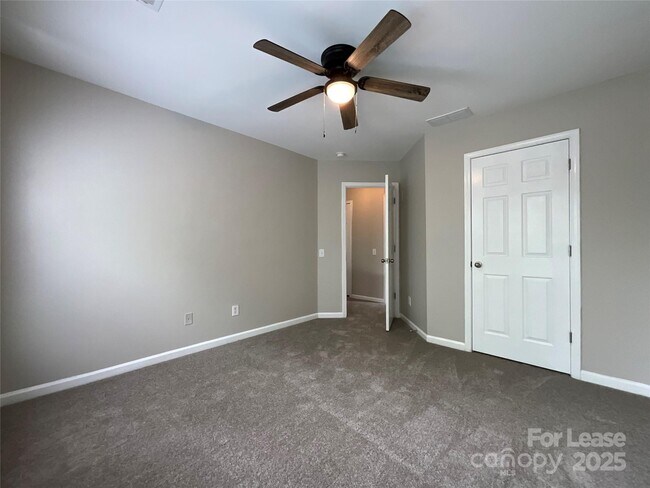 Building Photo - 2111 Arbor Vista Dr