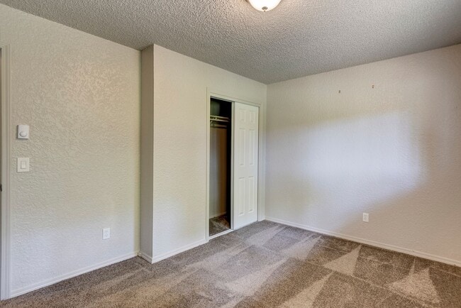 Building Photo - Recently Remodeled 2 bed 1 bath Home in Si...